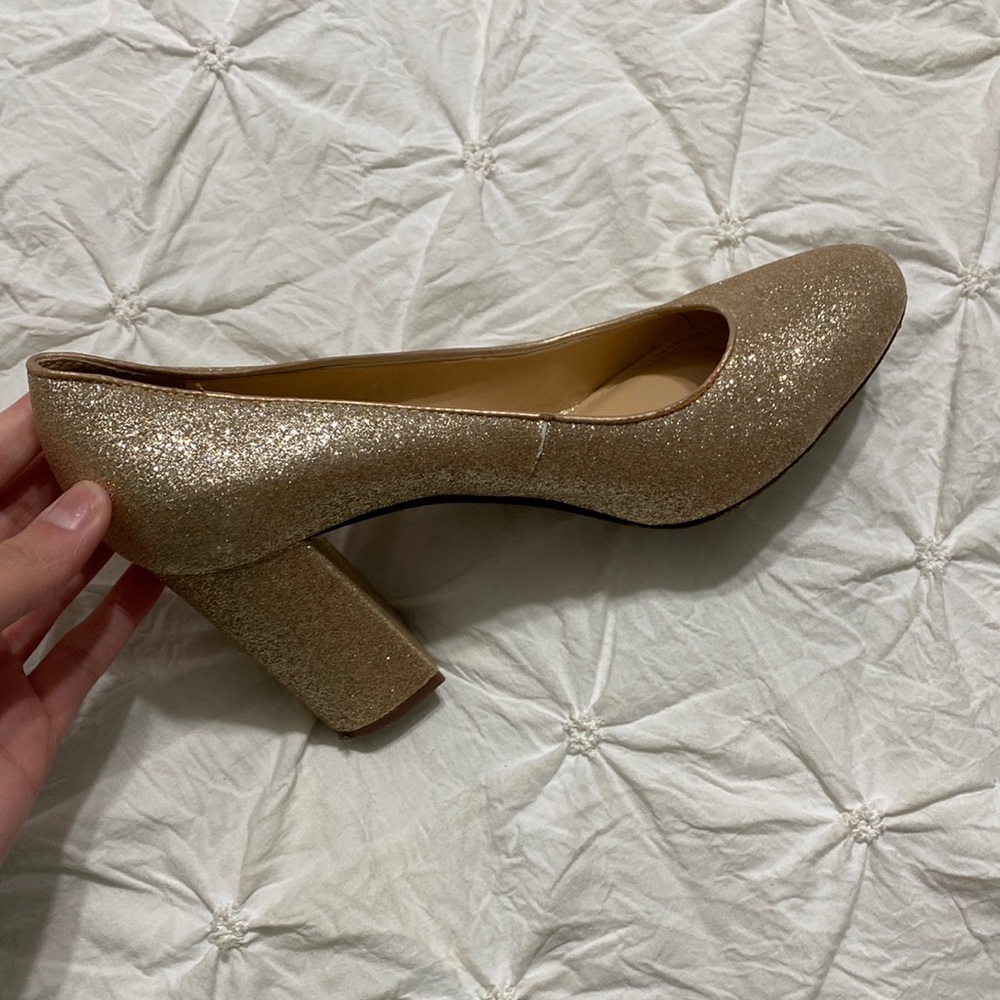I wore this high heels once! Size 9 1/2, sparkly gold, perfect condition!